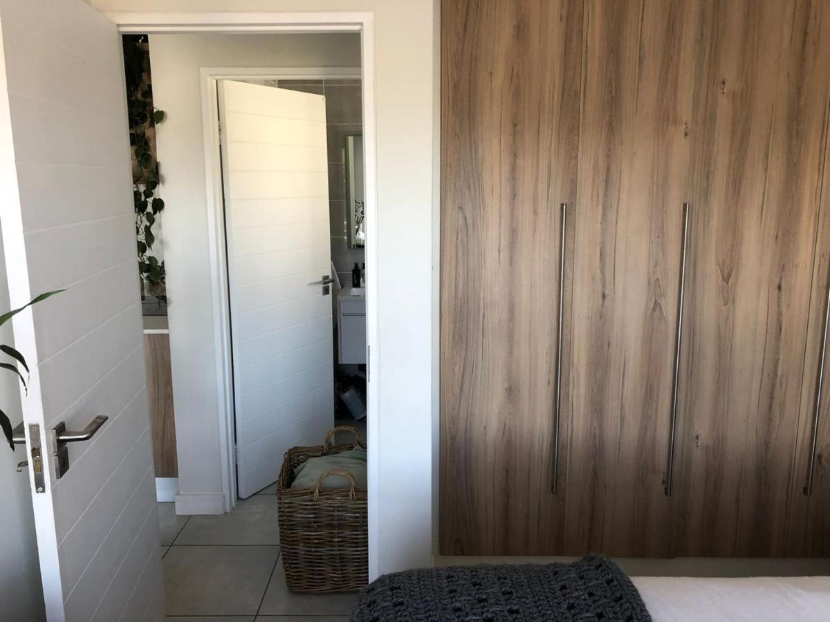 Luxury One Bedroom Apartment Сомерсет-Уэст Экстерьер фото